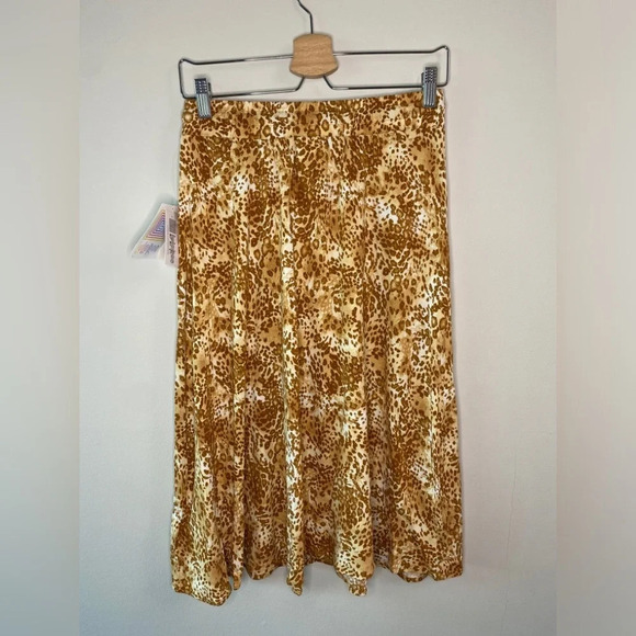 🏷️ NWT LuLaRoe Marsha Button Up Midi Skirt //  Leopard Print - Picture 4 of 8